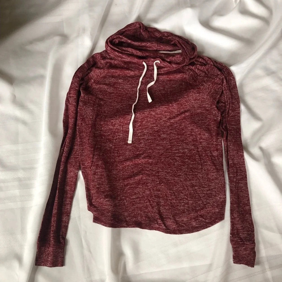 HOLLISTER Long Sleeved Slouchy Neck Tee - Picture 2 of 9